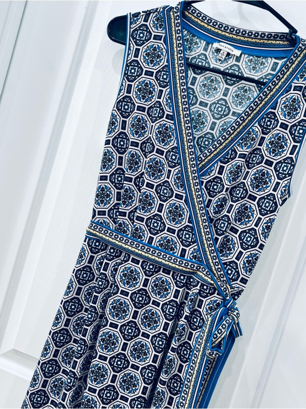 Max Studio Blue & White Geometric Patterned Dress Wrap Flattering Indie Capsule